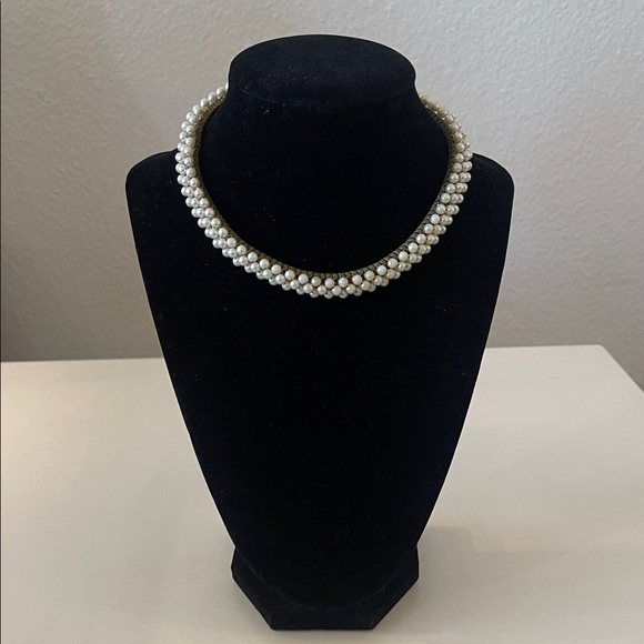 Jewelry - Elegant Pearl Necklace